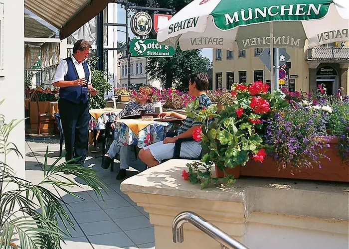 - Restaurant Kurhaus Klotzsche 3*