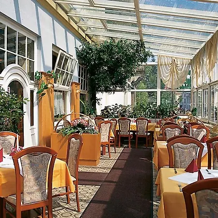 - Restaurant Kurhaus Klotzsche Hotel 3*